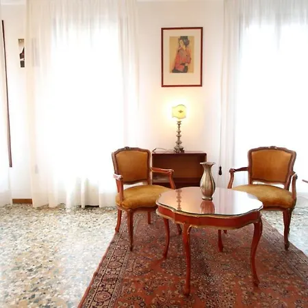 Grifone Santa Croce Train Station Appartement Venise