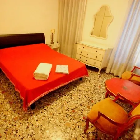 Appartement Grifone Santa Croce Train Station
